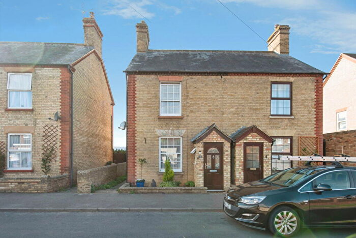 3 Bedroom Semi-Detached House For Sale In Victoria Road, Shefford, SG17