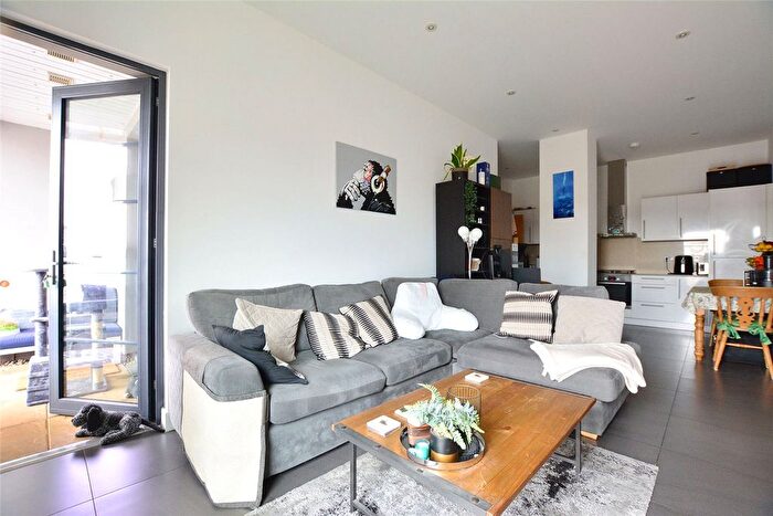 2 Bedroom Flat To Rent In Powis Street, London, SE18