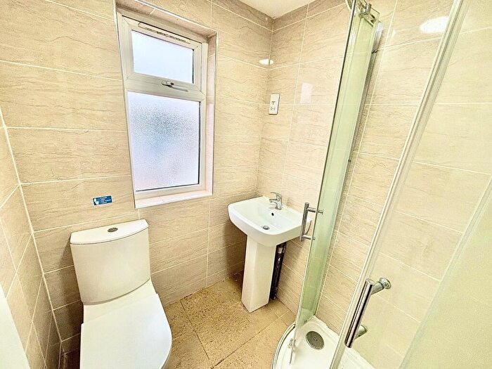 3 Bedroom Flat To Rent In Eastern Avenue, Newbury Park, IG2