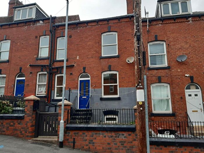 1 Bedroom Terraced House For Sale In Barton Grove, Leeds, LS11