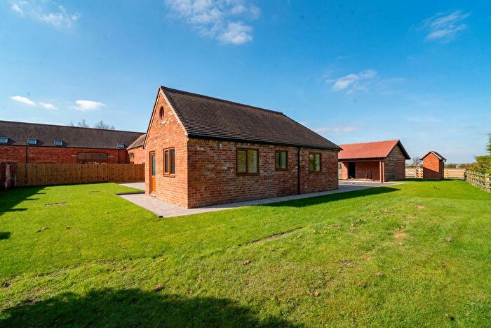 2 Bedroom Barn Conversion For Sale In Fallon Court, Tanworth-In-Arden, B94