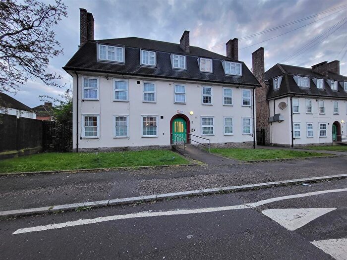 2 Bedroom Flat To Rent In Scarlet Road, London, SE6