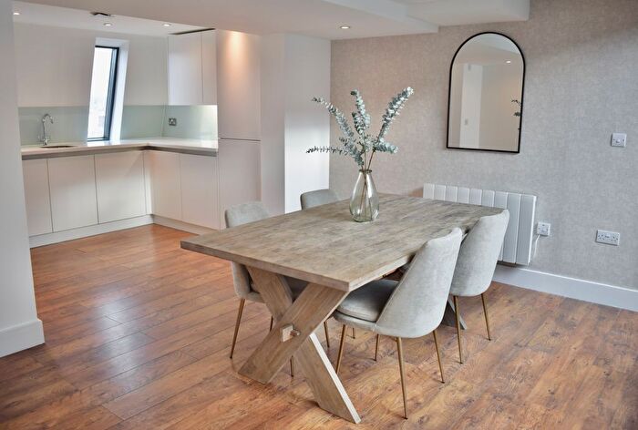 2 Bedroom Flat To Rent In New York Road, Leeds, LS2