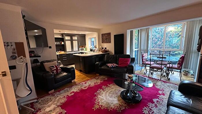 2 Bedroom Flat To Rent In Landons Close, London, E14
