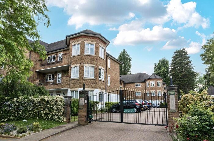 2 Bedroom Flat For Sale In Paragon Court, Holders Hill Road, Hendon, NW4