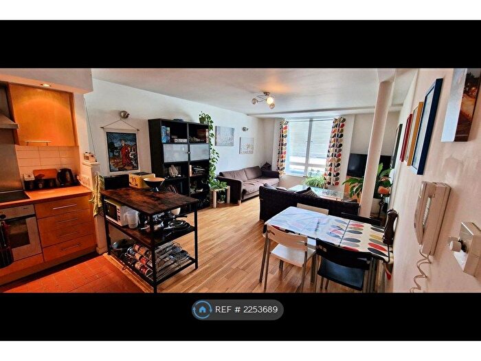 2 Bedroom Flat To Rent In The Grand, Manchester, M1