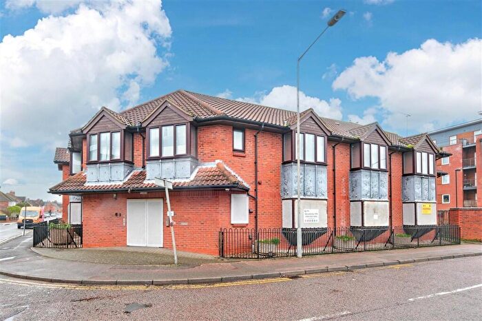 16 Bedroom Detached House For Sale In Cambridge Street, Bletchley, Milton Keynes, MK2