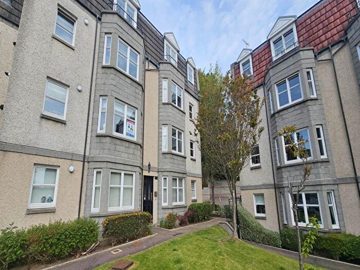 2 Bedroom Flat To Rent In Albury Gardens, Ferryhill, Aberdeen, AB11