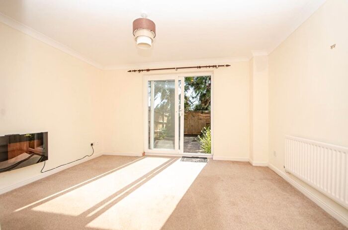 2 Bedroom Semi-Detached House For Sale In Unwin Close, Southampton, SO19