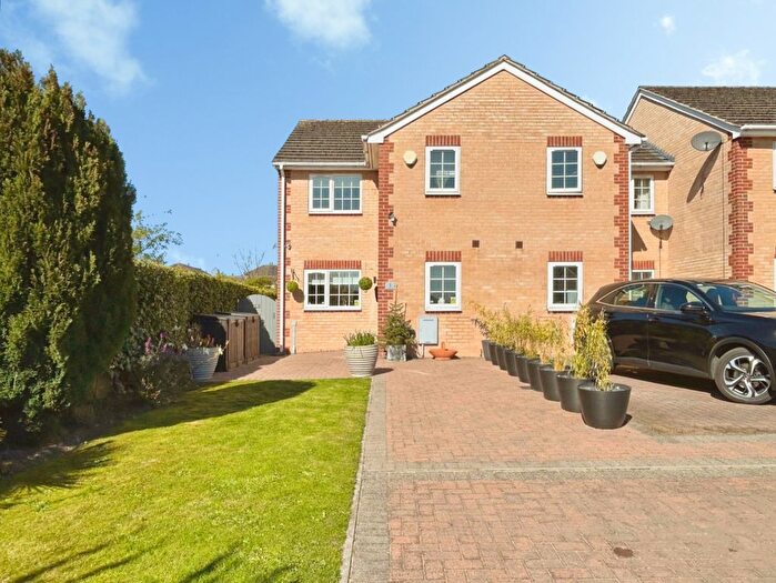 3 Bedroom End Terrace House For Sale In Welfare Court, Thurnscoe, Rotherham, S63