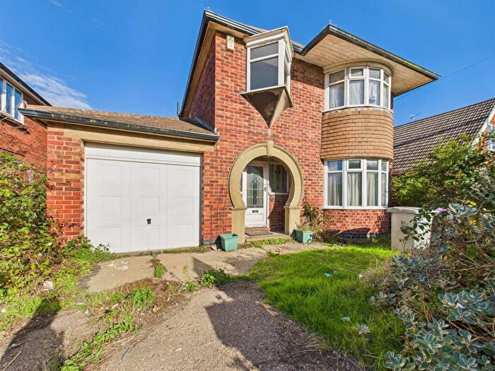 4 Bedroom Detached House For Sale In Trusthorpe Road, Sutton-On-Sea, LN12