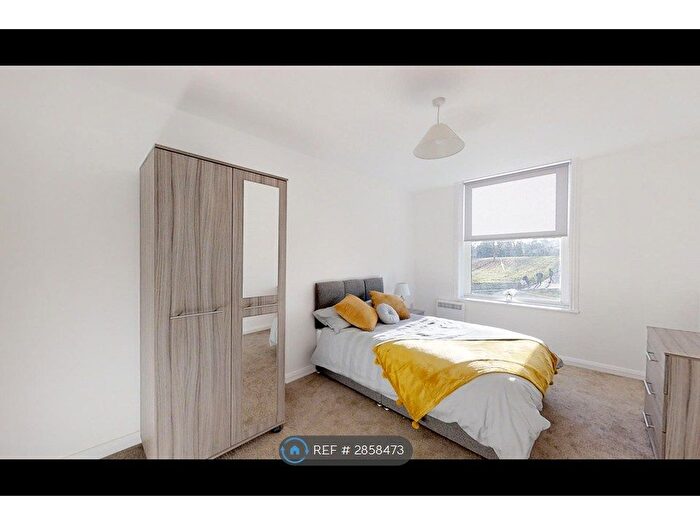 2 Bedroom Flat To Rent In New Road Avenue, Chatham, ME4