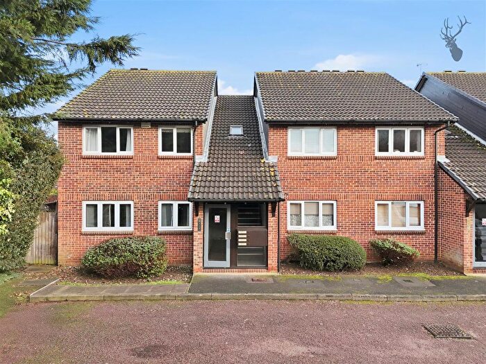 2 Bedroom Flat To Rent In Hereward Green, Loughton, IG10
