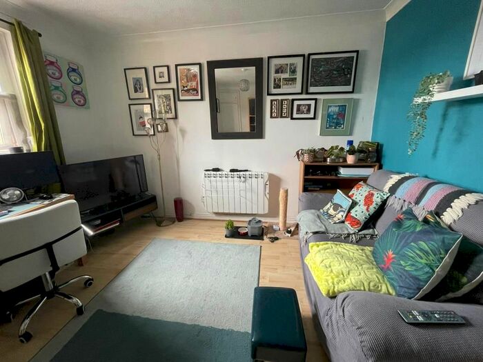 1 Bedroom Flat To Rent In Fourways House, Whitton, TW2