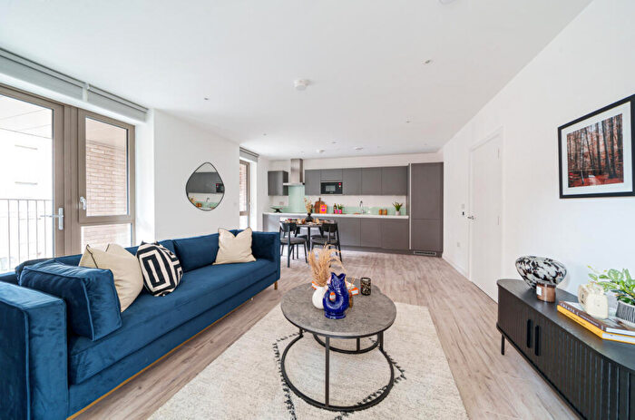 2 Bedroom Apartment To Rent In Bed, Nd Floor, Haweswater At Anchors Point In Gallions Reach, E16
