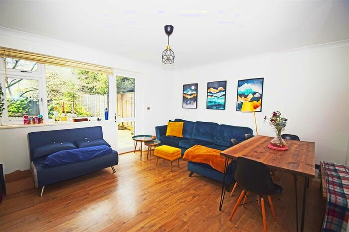 2 Bedroom Maisonette To Rent In Cumberland Close, St Margarets, Twickenham, TW1