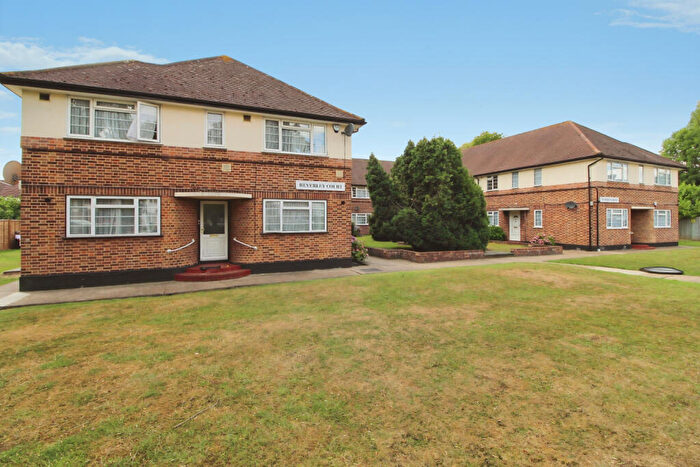 2 Bedroom Maisonette For Sale In Beverley Court, Kenton Lane, Kenton, Harrow, HA3