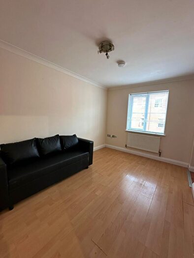 2 Bedroom Flat To Rent In Mill Gardens, - Mill Street, Luton, LU1