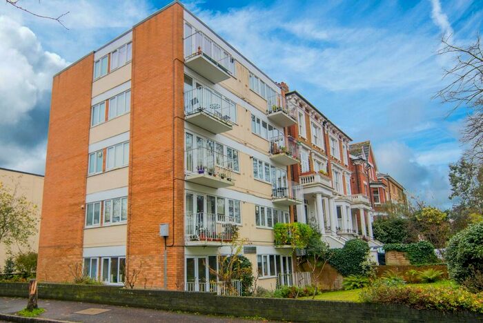 1 Bedroom Flat To Rent In Kew Road, Richmond, TW9
