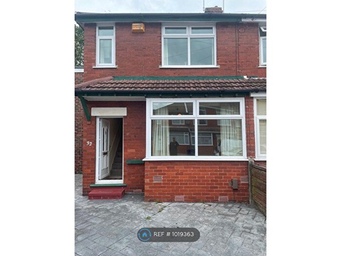3 Bedroom End Of Terrace House To Rent In Grendale Avenue, Stockport, SK1