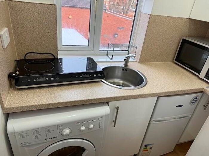 1 Bedroom Apartment To Rent In Close To University, B29