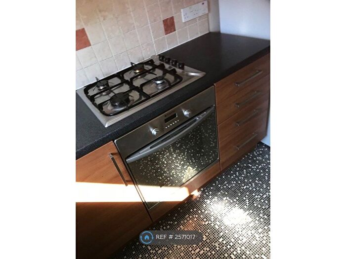 2 Bedroom Flat To Rent In Mill Street, Kirkcaldy, KY1