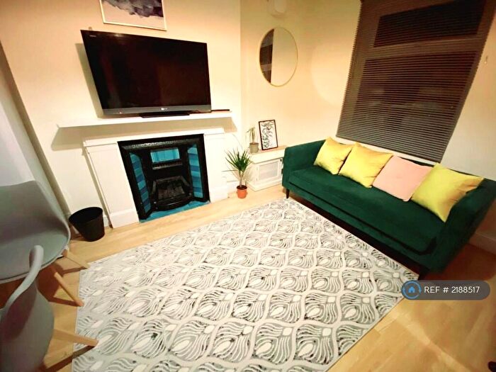2 Bedroom Flat To Rent In Darnley Street, Gravesend, DA11