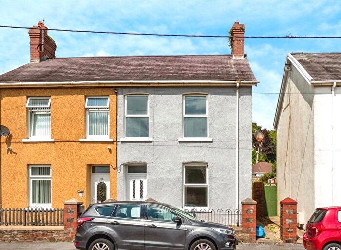 3 Bedroom Semi-Detached House For Sale In Gwscwm Road, Burry Port, Llanelli, Carmarthenshire, SA16