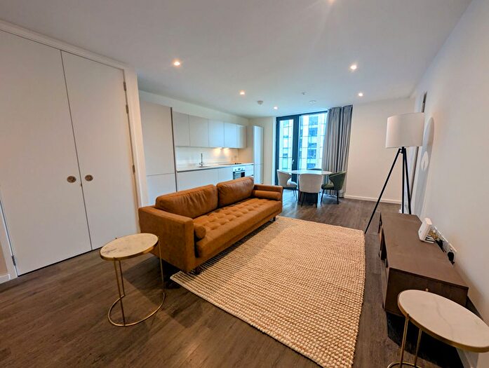 2 Bedroom Flat To Rent In Uptown, Salford, M3