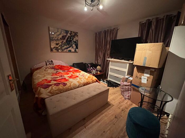 3 Bedroom Flat To Rent In Selby Road, London, E13