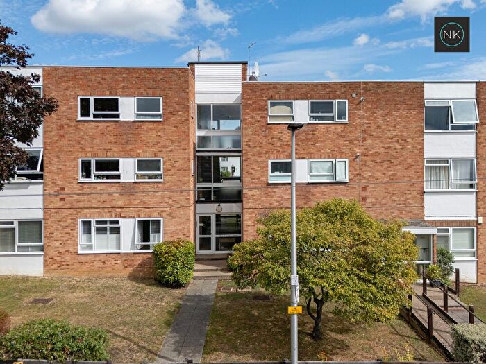 1 Bedroom Apartment For Sale In Cheyne Court, Glengall Road, Woodford Green, Essex, IG8