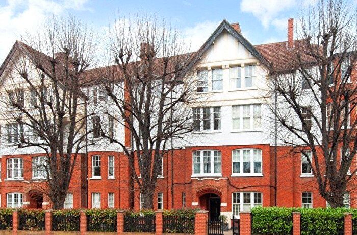 2 Bedroom Flat To Rent In South Parade, London, W4