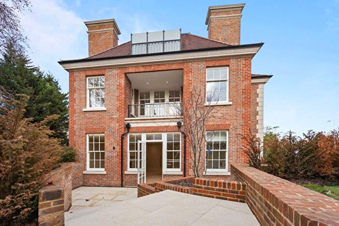 3 Bedroom Flat For Sale In The Bishops Avenue, London, N2