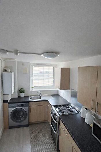 2 Bedroom Maisonette To Rent In Roman Road, London, E2