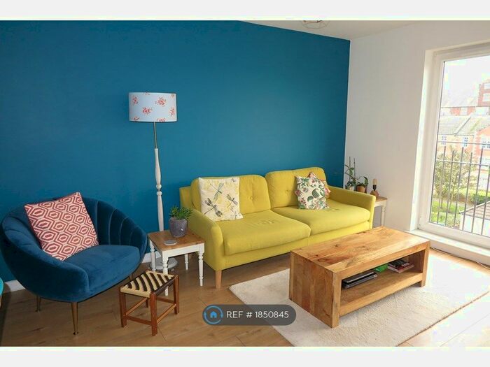 2 Bedroom Flat To Rent In Salamander Court, Edinburgh, EH6