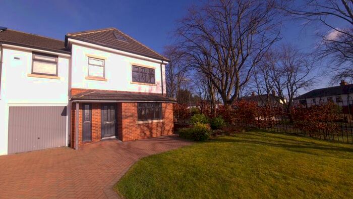 5 Bedroom Semi-Detached House To Rent In Salmon Crescent, Horsforth, Leeds, LS18