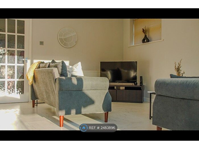 4 Bedroom Semi-Detached House To Rent In Lankton Close, Beckenham, BR3