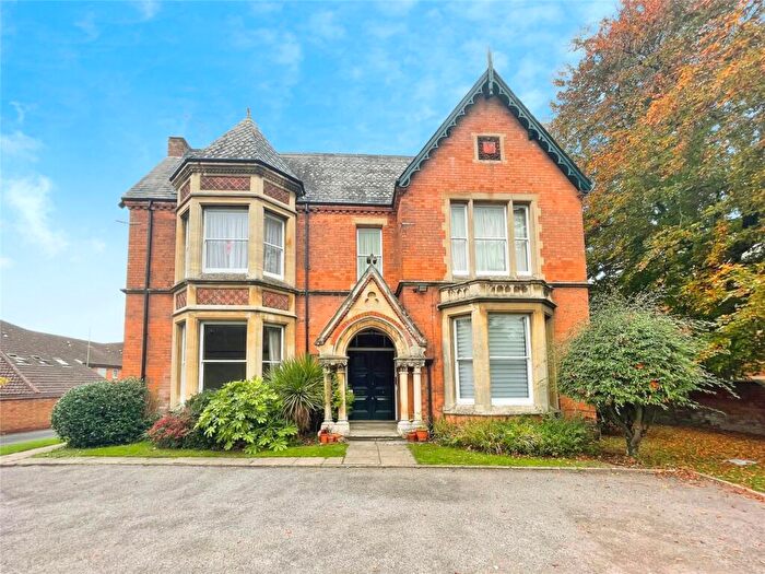 2 Bedroom Apartment For Sale In Lillington Road, Leamington Spa, Warwickshire, CV32