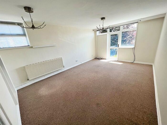2 Bedroom Apartment For Sale In St Andrews House, Bradford Place, Penarth, CF64
