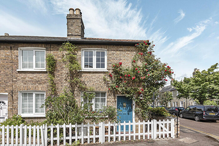 2 Bedroom End Of Terrace House For Sale In The Folly, Folly Island, Hertford, SG14