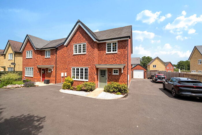 4 Bedroom Detached House For Sale In Assart Way, Chippenham, SN14