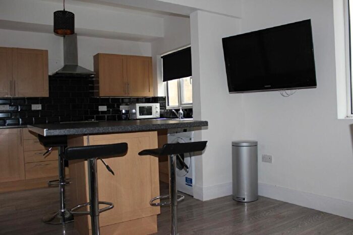 5 Bedroom Flat To Rent In Beeston Road, Dunkirk, Nottingham, Nottinghamshire, NG7