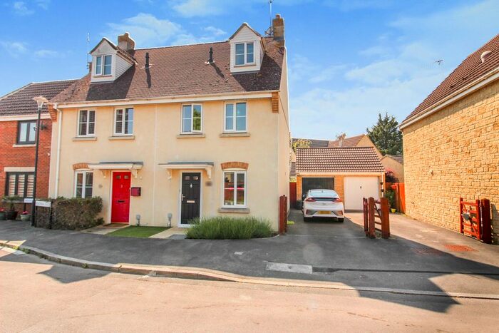 3 Bedroom Semi-Detached House To Rent In Boatman Close, Oakhurst, Swindon, SN25