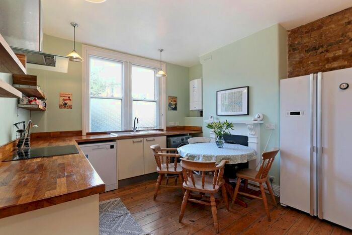 2 Bedroom Flat To Rent In Camberwell New Road, London, SE5