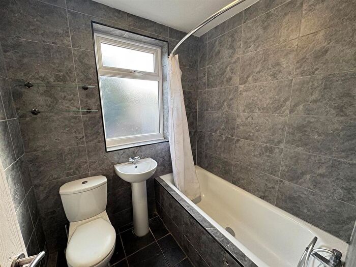 3 Bedroom Terraced House For Sale In Trinity Road, Southall, UB1