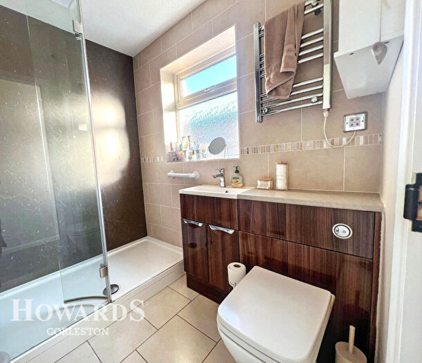 2 Bedroom Semi-Detached Bungalow For Sale In Silver Gardens, Belton, NR31