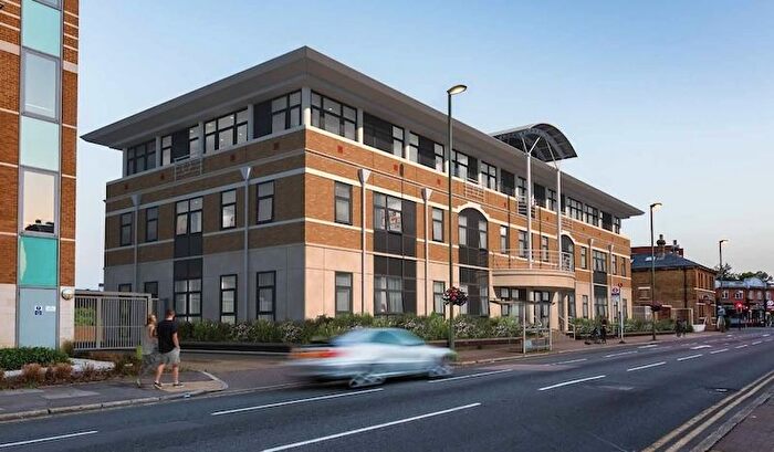 1 Bedroom Flat For Sale In London Road, Staines-Upon-Thames, TW18