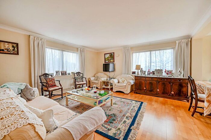 2 Bedroom Flat To Rent In Hillcrest Road, Ealing, London, W5