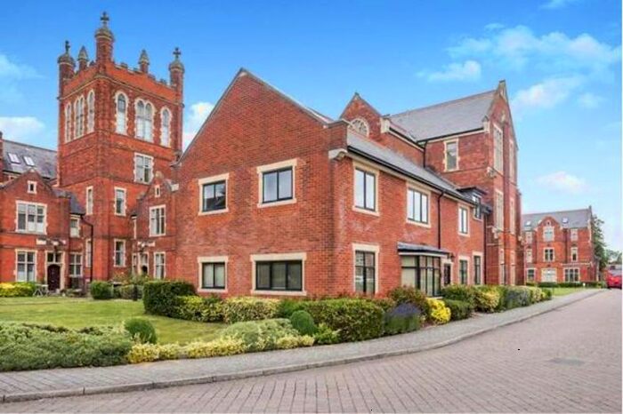 3 Bedroom Flat To Rent In Royal Connaught Drive, Bushey, WD23