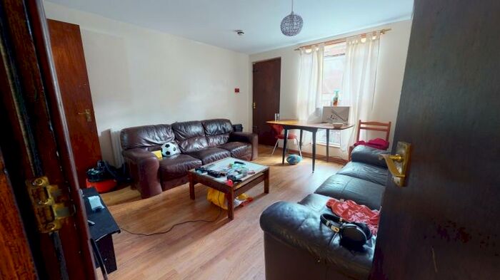 6 Bedroom Terraced House To Rent In Ashville Grove, Hyde Park, Leeds, LS6